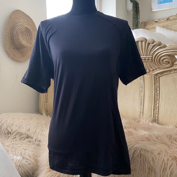 lululemon athletica Other - Lululemon men’s breathable tshirt